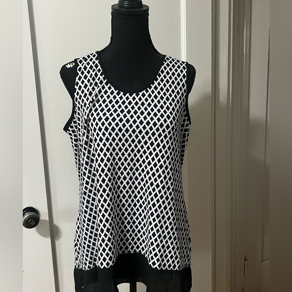 Liz Lange Monochrome Diamond Pattern Top, sweater blouse